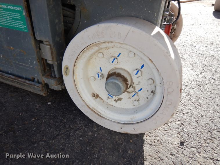 image for item EY9038 2003 Skyjack 3219  scissor lift