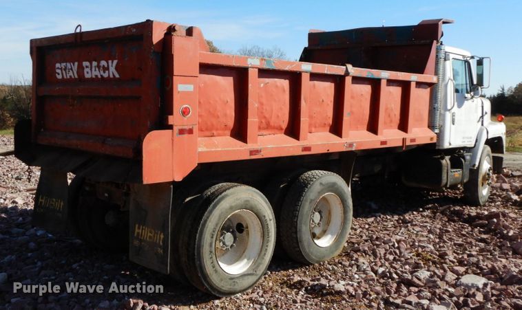 image for item FG9660 1984 International F2275   dump truck