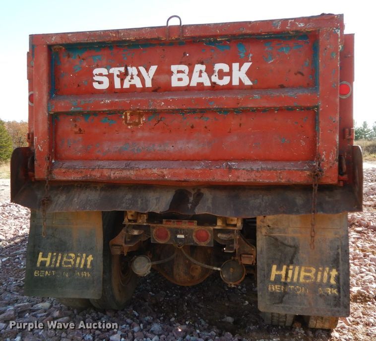 image for item FG9660 1984 International F2275   dump truck