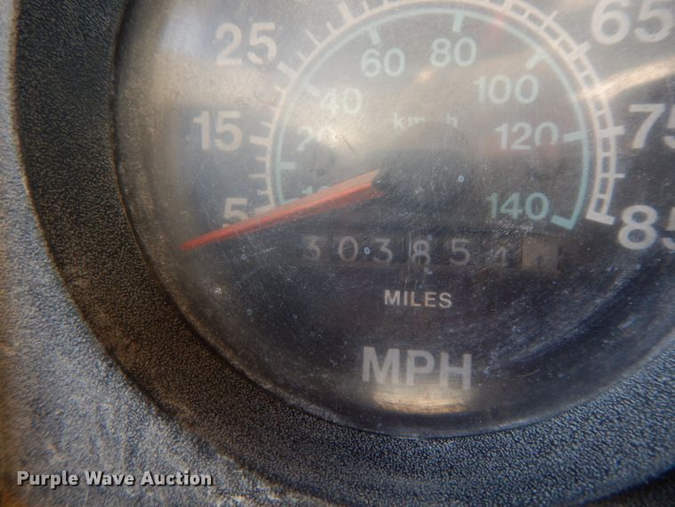 image for item FG9660 1984 International F2275   dump truck