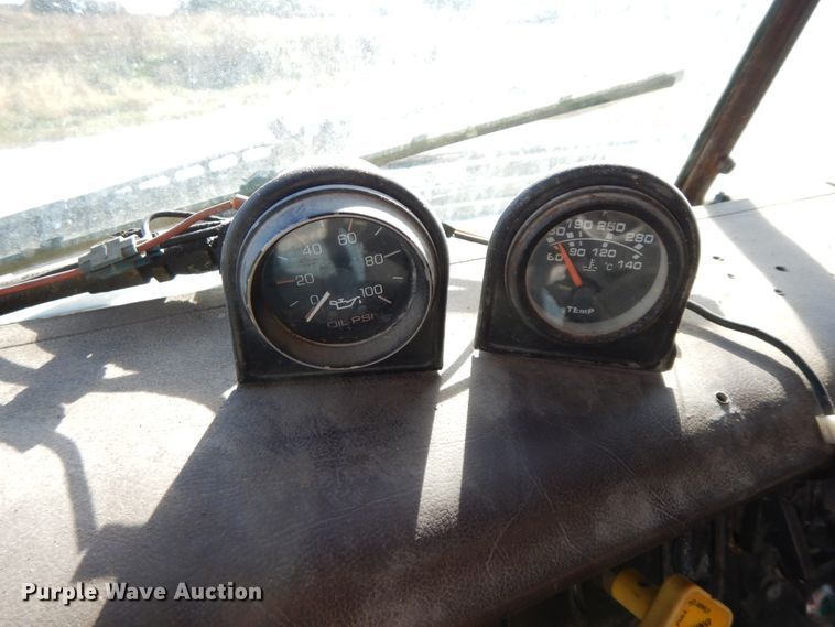 image for item FG9660 1984 International F2275   dump truck