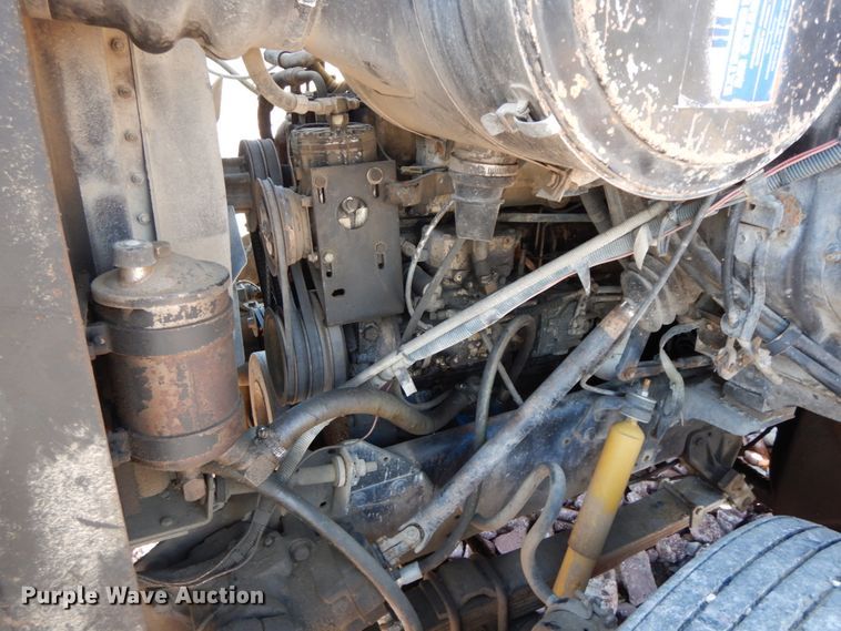 image for item FG9660 1984 International F2275   dump truck