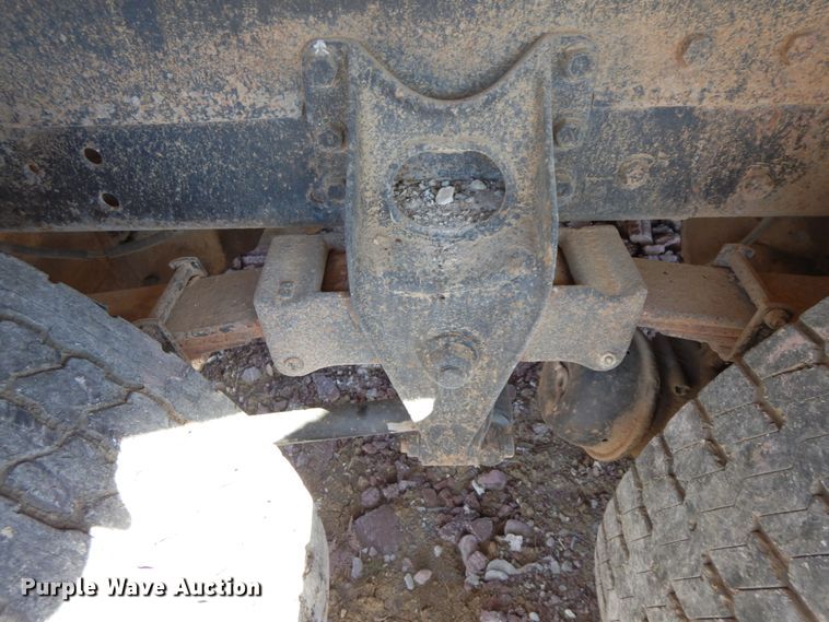 image for item FG9660 1984 International F2275   dump truck