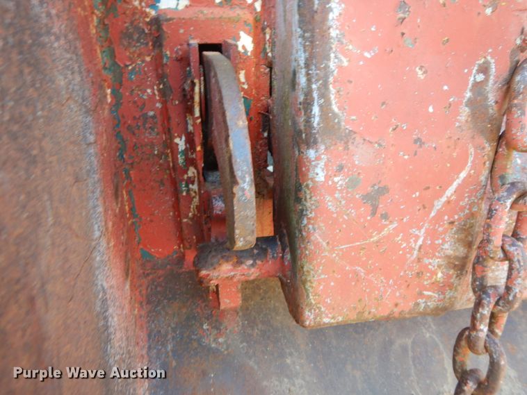 image for item FG9660 1984 International F2275   dump truck