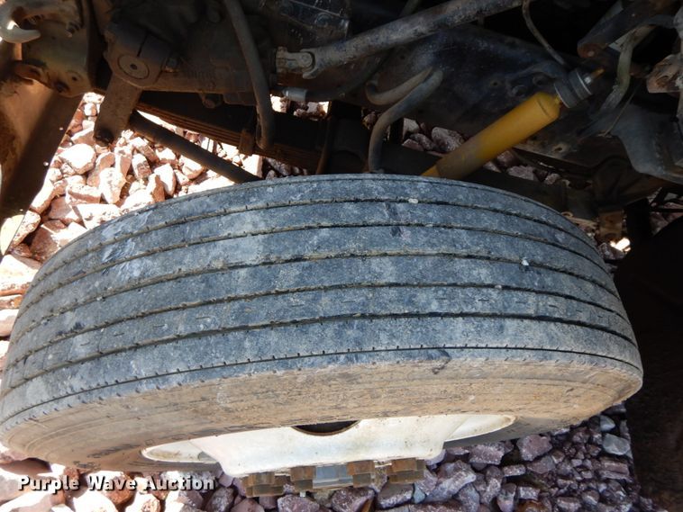 image for item FG9660 1984 International F2275   dump truck