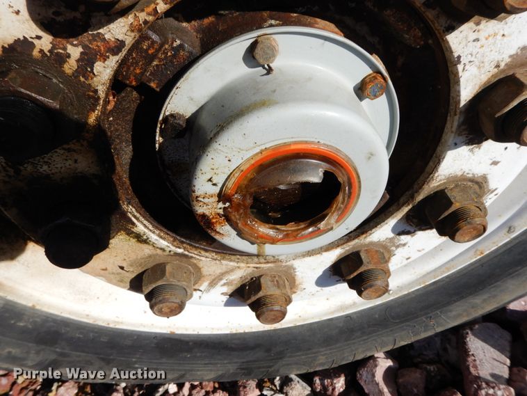 image for item FG9660 1984 International F2275   dump truck