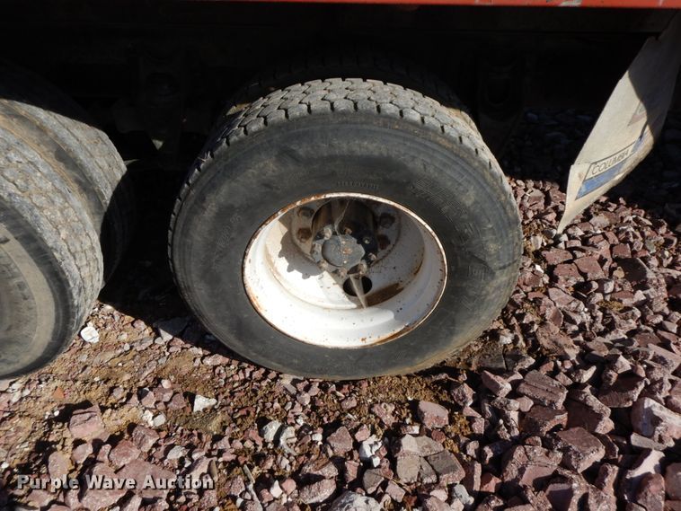 image for item FG9660 1984 International F2275   dump truck