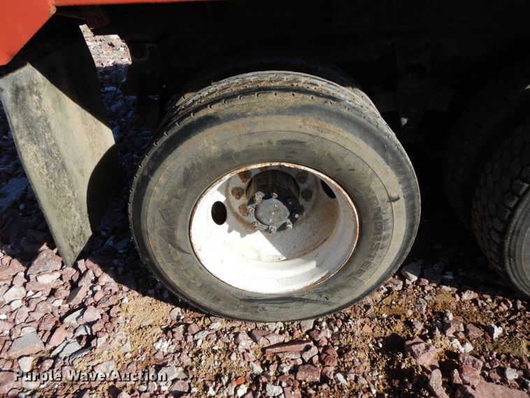 image for item FG9660 1984 International F2275   dump truck