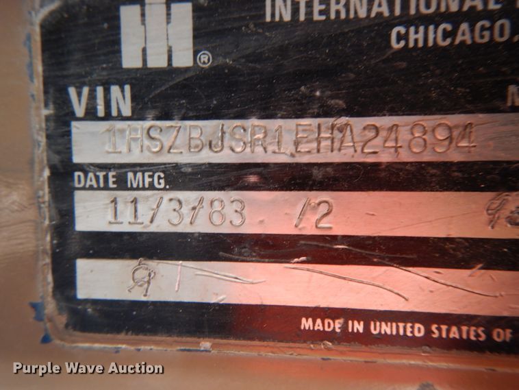 image for item FG9660 1984 International F2275   dump truck