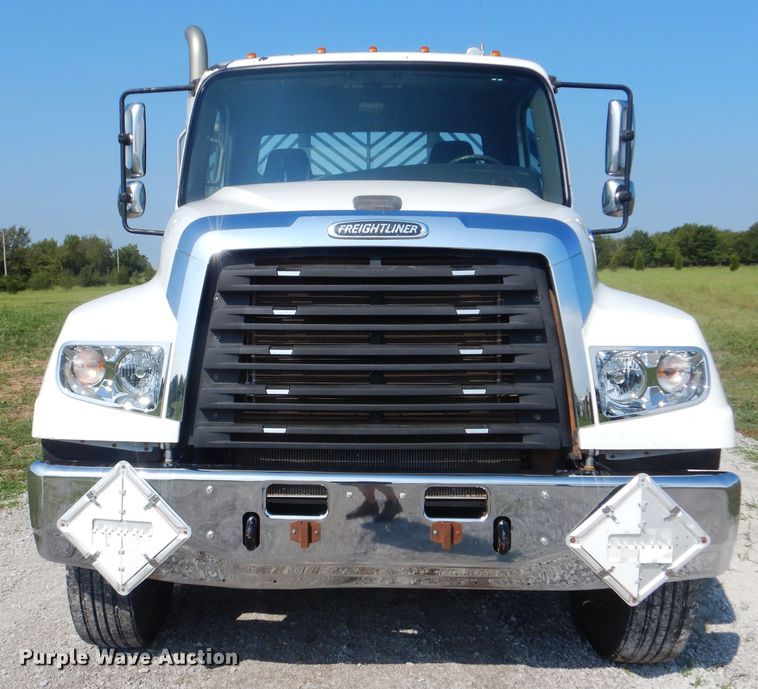 image for item GM9156 2012 Freightliner 114SD  flatbed truck