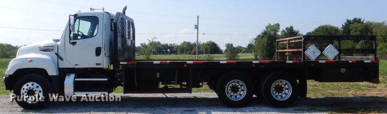 image for item GM9156 2012 Freightliner 114SD  flatbed truck