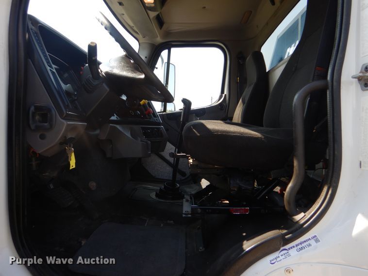 image for item GM9156 2012 Freightliner 114SD  flatbed truck