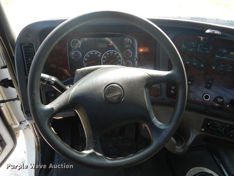 image for item GM9156 2012 Freightliner 114SD  flatbed truck