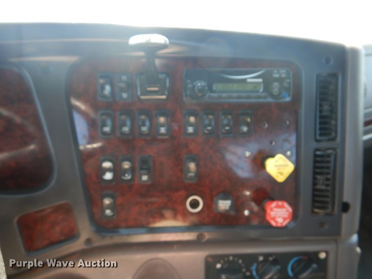 image for item GM9156 2012 Freightliner 114SD  flatbed truck