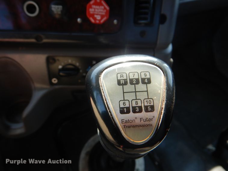 image for item GM9156 2012 Freightliner 114SD  flatbed truck