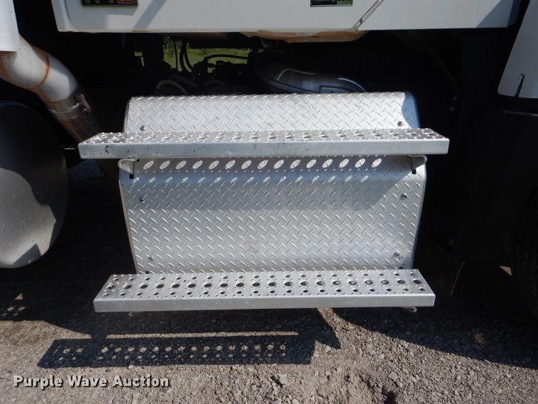 image for item GM9156 2012 Freightliner 114SD  flatbed truck