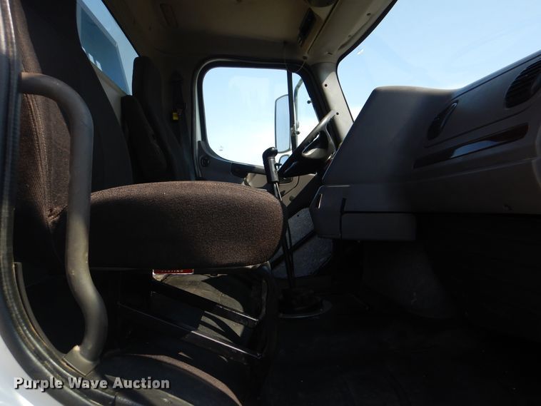 image for item GM9156 2012 Freightliner 114SD  flatbed truck