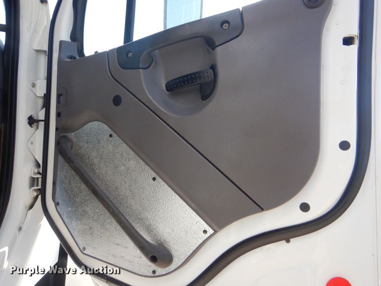 image for item GM9156 2012 Freightliner 114SD  flatbed truck