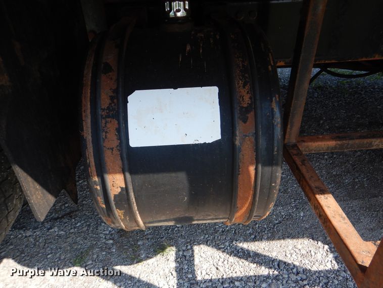 image for item GM9156 2012 Freightliner 114SD  flatbed truck