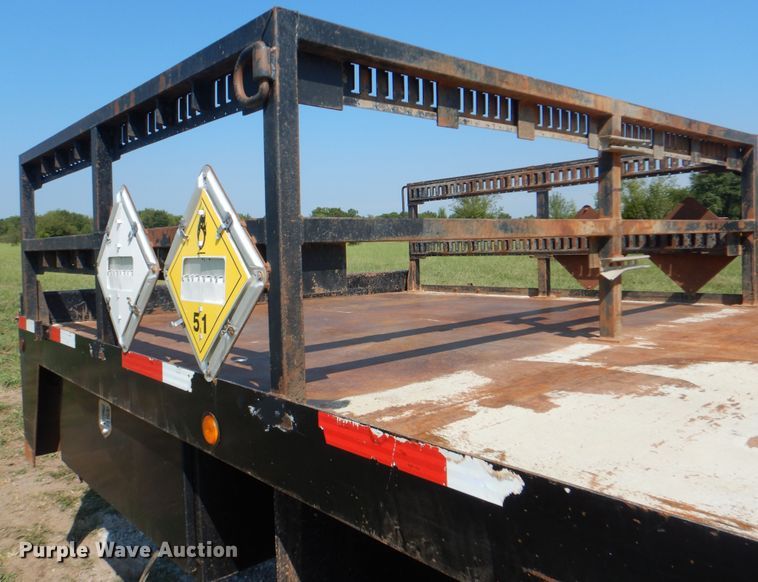 image for item GM9156 2012 Freightliner 114SD  flatbed truck