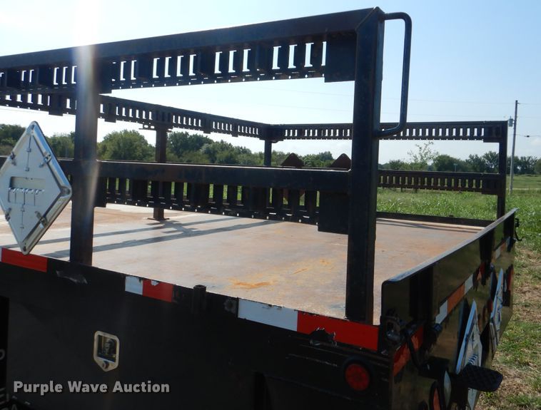 image for item GM9156 2012 Freightliner 114SD  flatbed truck