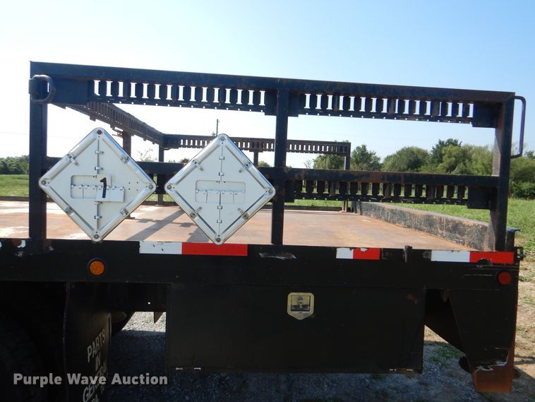 image for item GM9156 2012 Freightliner 114SD  flatbed truck