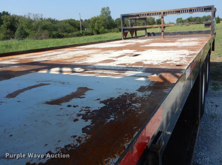 image for item GM9156 2012 Freightliner 114SD  flatbed truck