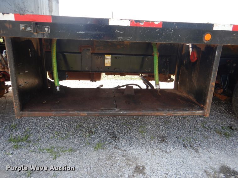 image for item GM9156 2012 Freightliner 114SD  flatbed truck