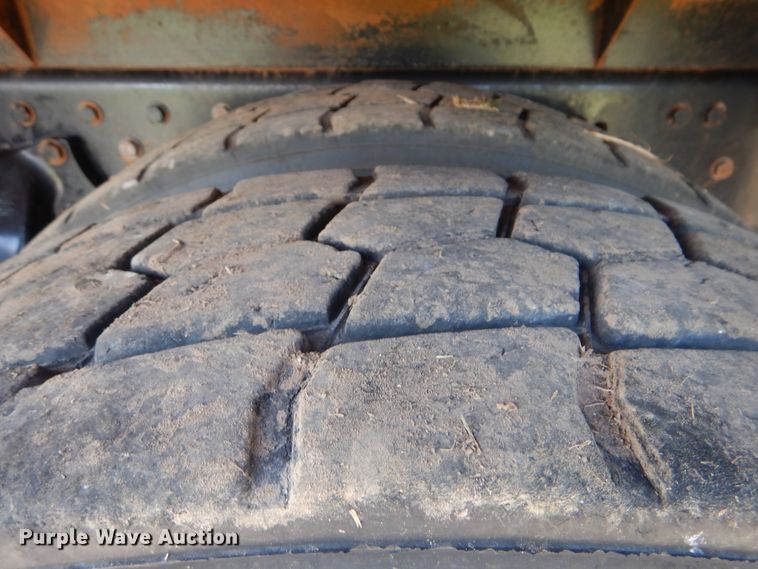 image for item GM9156 2012 Freightliner 114SD  flatbed truck