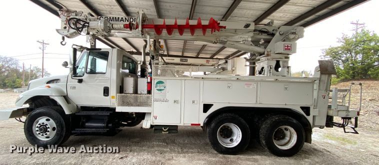 image for item HA9666 2006 International 7500  digger derrick truck