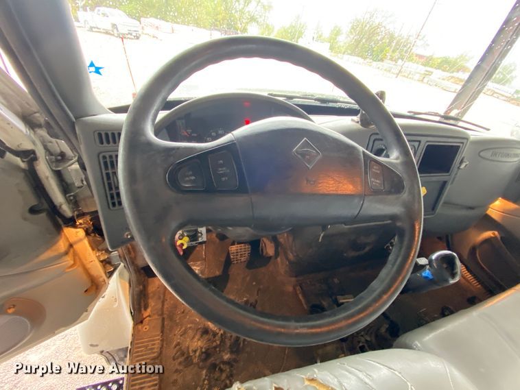 image for item HA9666 2006 International 7500  digger derrick truck