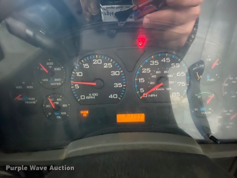 image for item HA9666 2006 International 7500  digger derrick truck