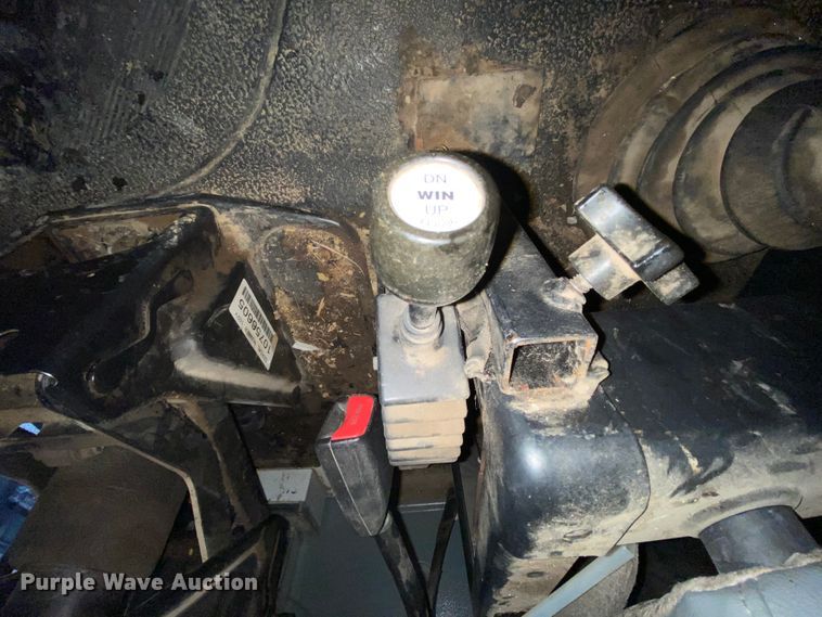 image for item HA9666 2006 International 7500  digger derrick truck