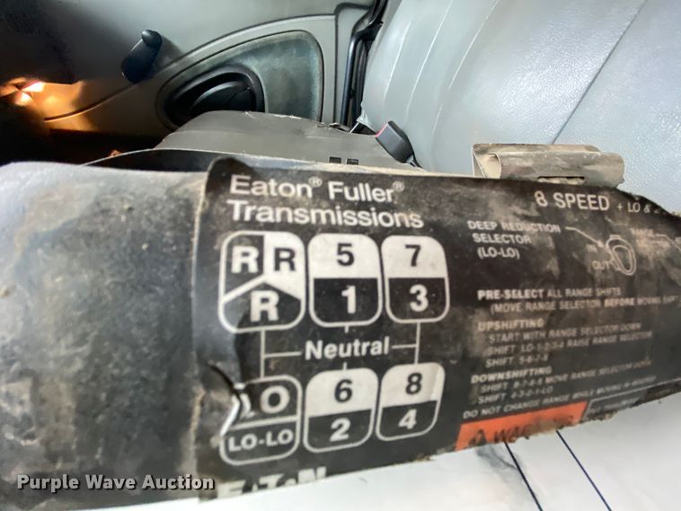 image for item HA9666 2006 International 7500  digger derrick truck