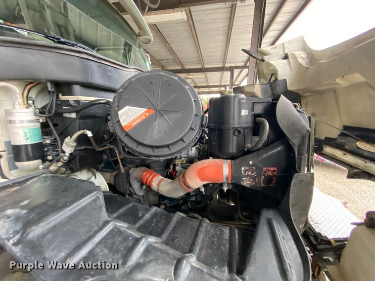 image for item HA9666 2006 International 7500  digger derrick truck