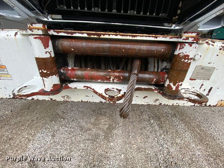 image for item HA9666 2006 International 7500  digger derrick truck