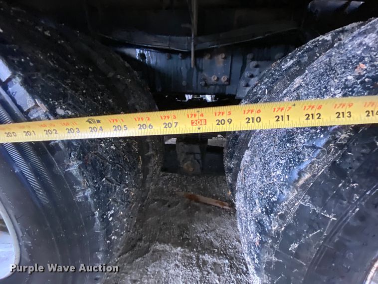 image for item HA9666 2006 International 7500  digger derrick truck