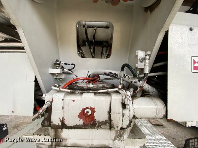 image for item HA9666 2006 International 7500  digger derrick truck