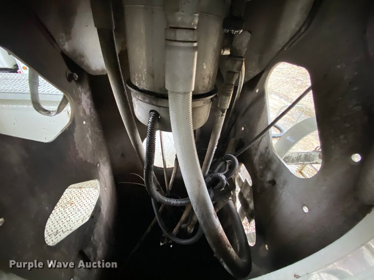 image for item HA9666 2006 International 7500  digger derrick truck