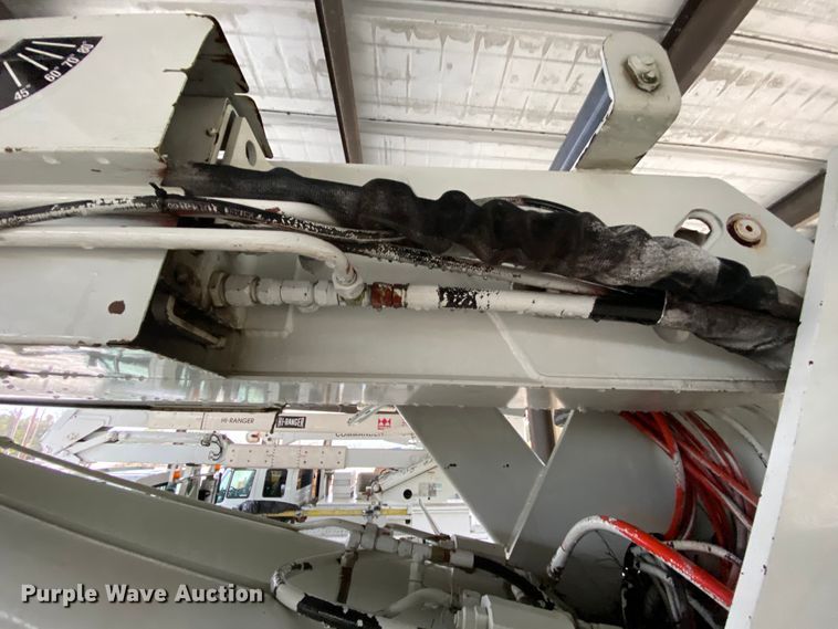 image for item HA9666 2006 International 7500  digger derrick truck