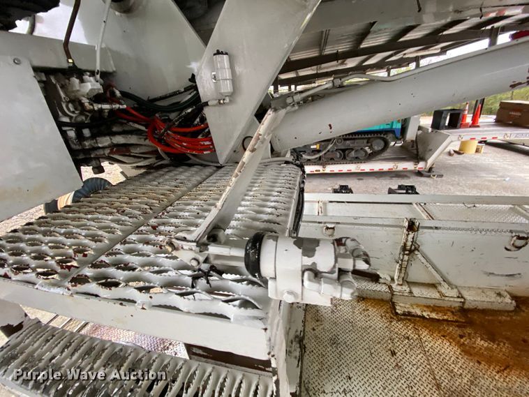 image for item HA9666 2006 International 7500  digger derrick truck