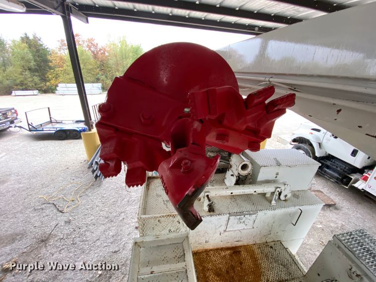 image for item HA9666 2006 International 7500  digger derrick truck