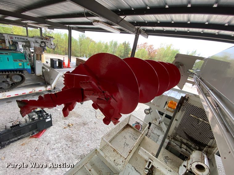 image for item HA9666 2006 International 7500  digger derrick truck