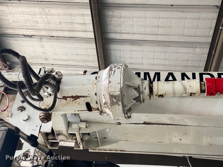 image for item HA9666 2006 International 7500  digger derrick truck