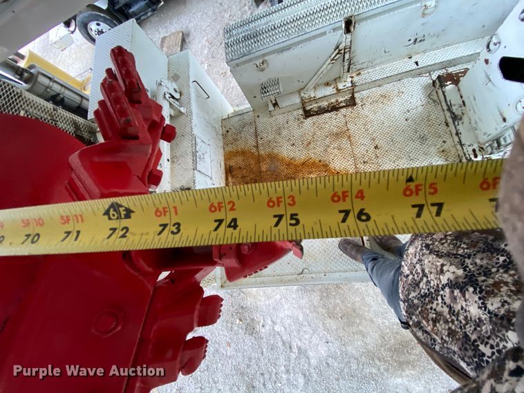 image for item HA9666 2006 International 7500  digger derrick truck