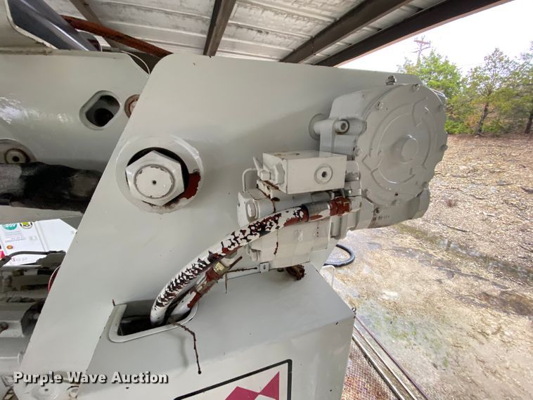 image for item HA9666 2006 International 7500  digger derrick truck