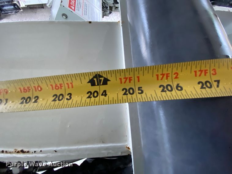 image for item HA9666 2006 International 7500  digger derrick truck