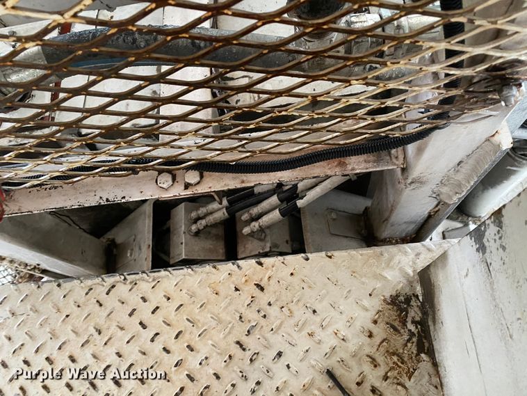 image for item HA9666 2006 International 7500  digger derrick truck