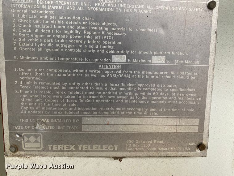 image for item HA9666 2006 International 7500  digger derrick truck