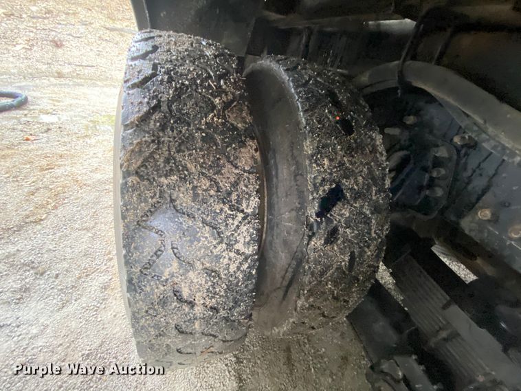 image for item HA9666 2006 International 7500  digger derrick truck